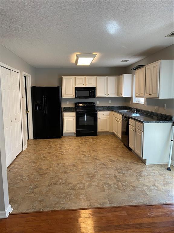 Building Photo - 205 Hillandale Park Ct