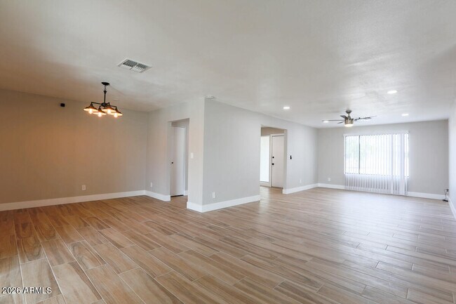 Building Photo - 1817 E Alameda Dr