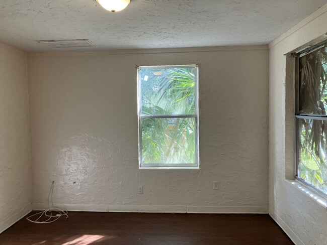 Building Photo - 1BR Near Downtown Brooksville! NO APPLICAT...