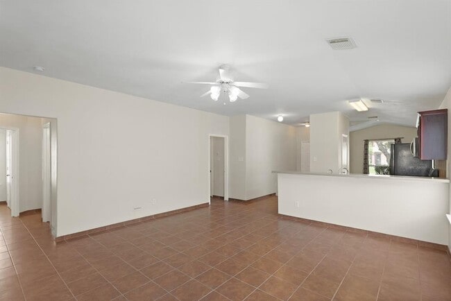 Building Photo - 1907 Wooded Acres Dr