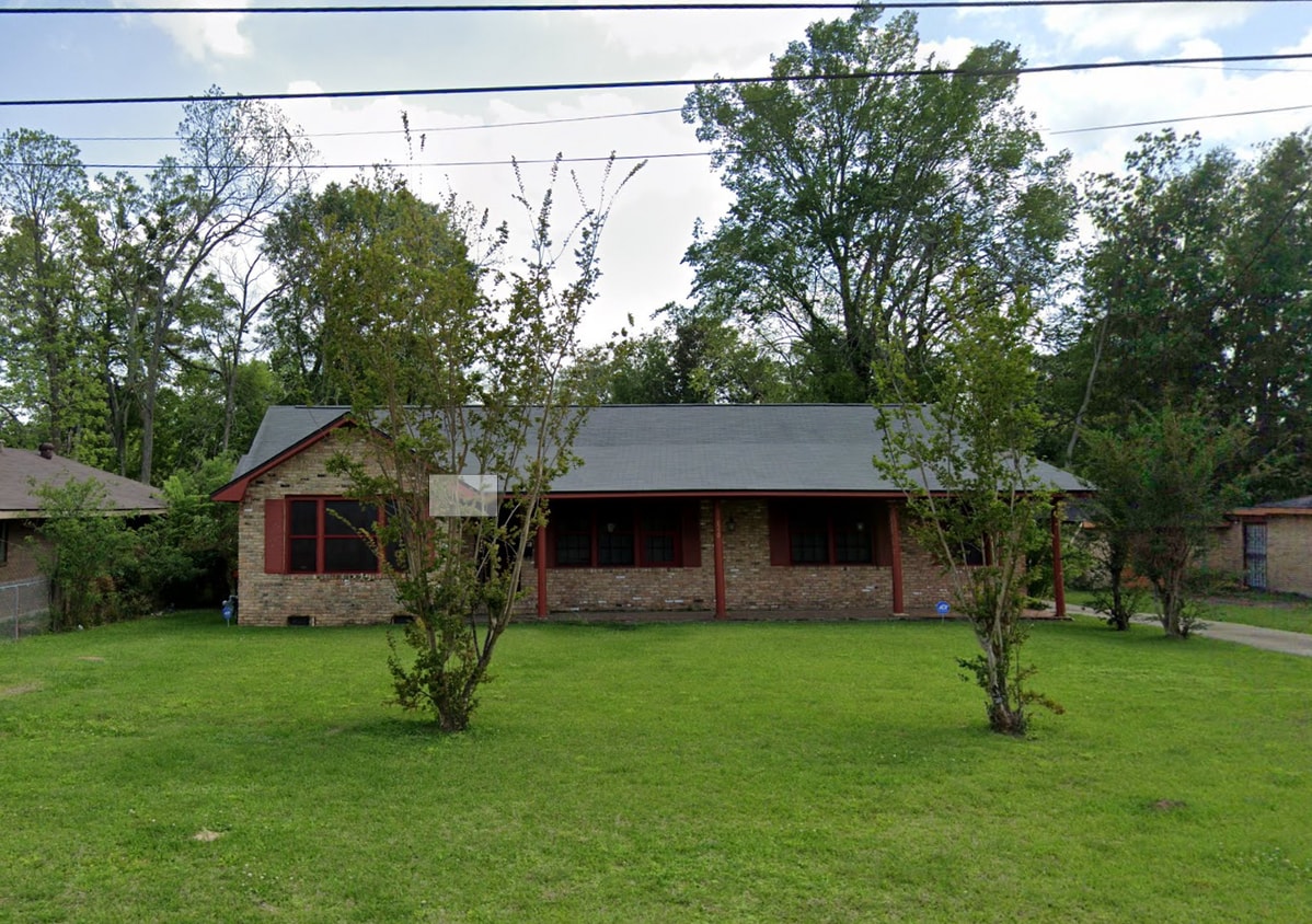 Building Photo - 4550 Crown Ave