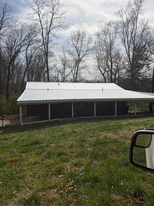 Building Photo - 614 Shoreline Dr