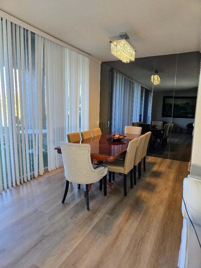Foto del edificio - 899 Island Dr