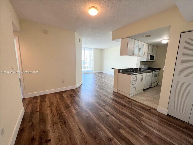 Foto del edificio - 275 NE 18th St