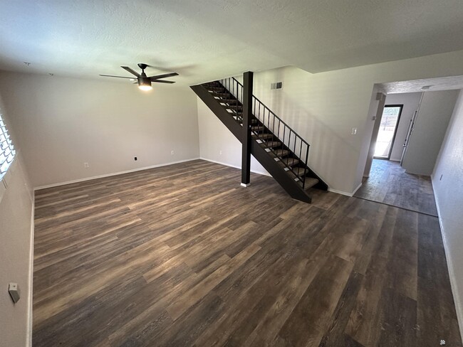 Building Photo - 2490 W Yowell Ct