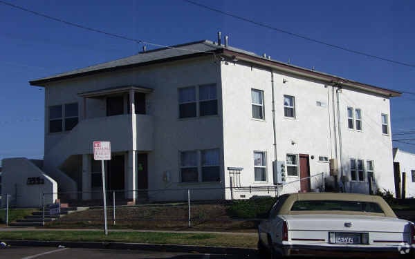 Building Photo - 811 C Ave