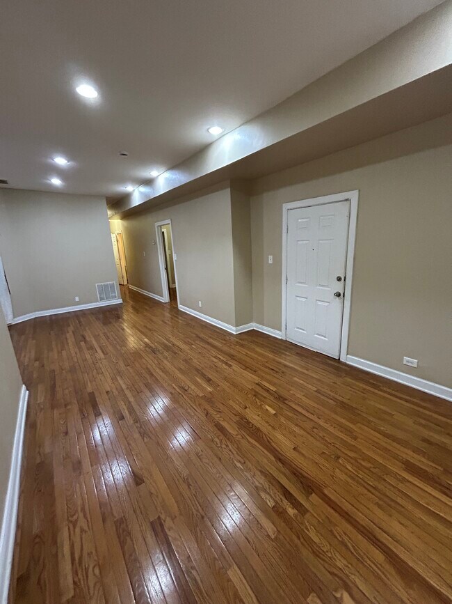 Foto del edificio - 6630 S Ingleside Ave