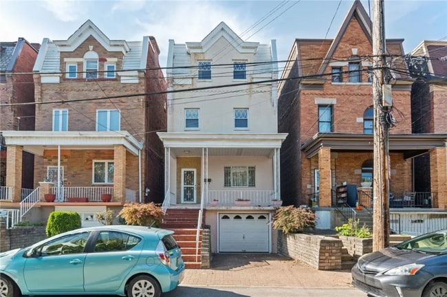 Building Photo - 3437 Parkview Ave