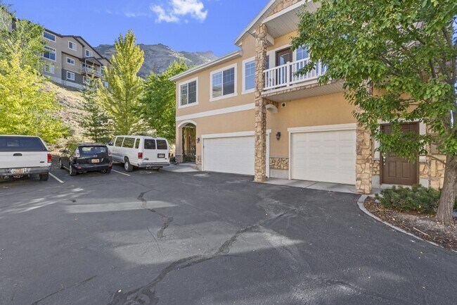Foto del edificio - 1061 Canyon Meadow Dr