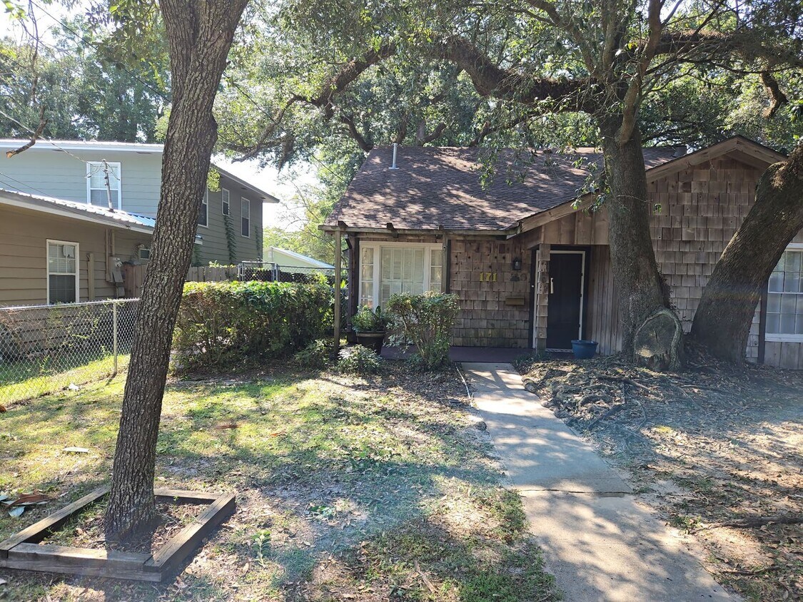 Primary Photo - 4 bedroom Home 3 blocks from Gulf of America
