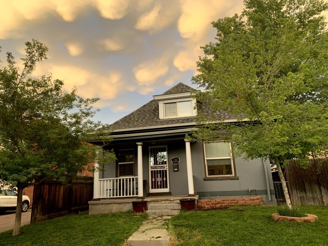 Primary Photo - 144 S Emerson St