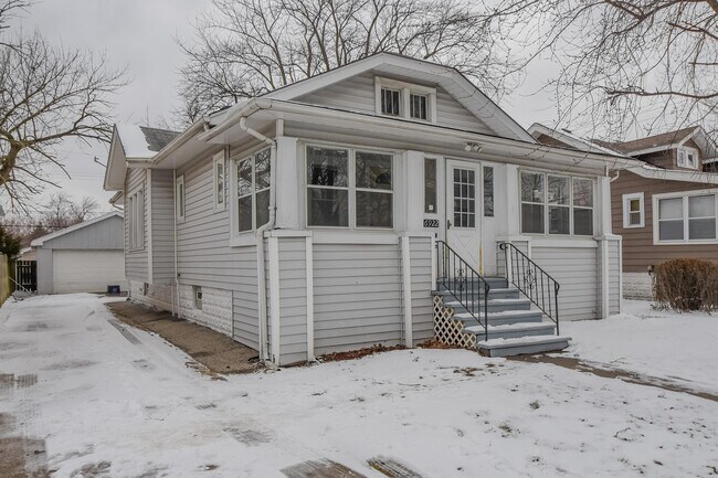 Building Photo - 6922 Jackson Ave