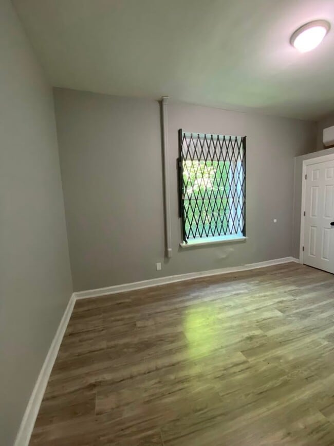 Photo - 53 Glenwood Ave (Yonkers, NY) Apartment