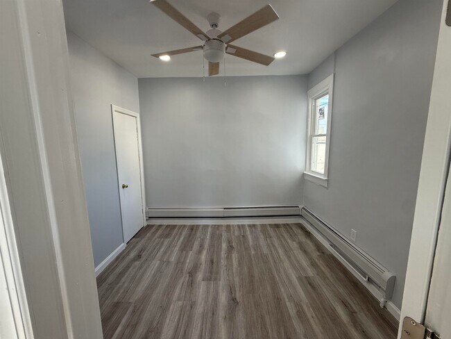 Foto del edificio - 375 John F. Kennedy Blvd