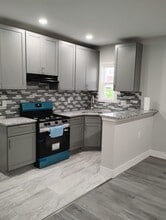 Building Photo - 527 S Redfield St