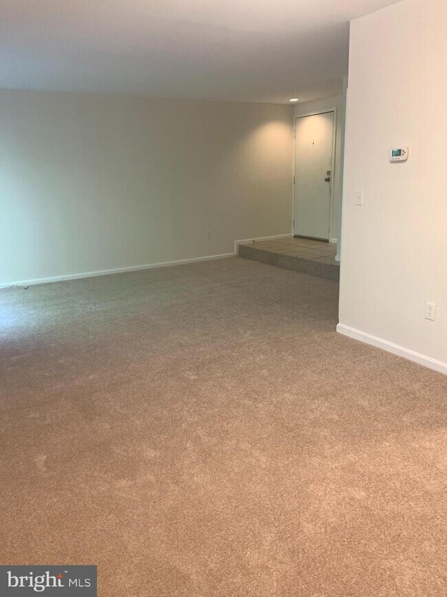 Building Photo - 664 Newbridge Ct