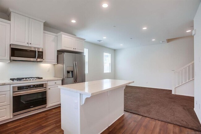 Foto del edificio - Modern 3-Bedroom, 3-Bath in Prime North Co...
