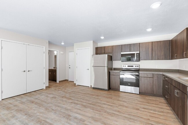 Building Photo - 352 Deschane Ave