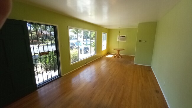 Building Photo - 2058 Woods Ave