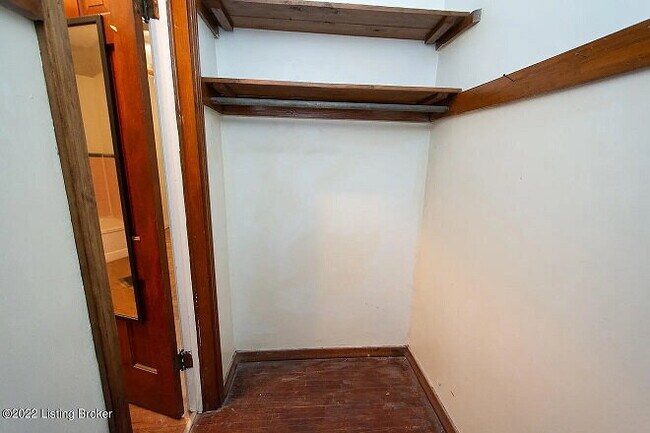 Foto del edificio - Charming 1 bed, 1 bath apartment in old louisville.