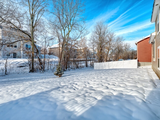 Foto del edificio - 14377 Fernbrook Ln N