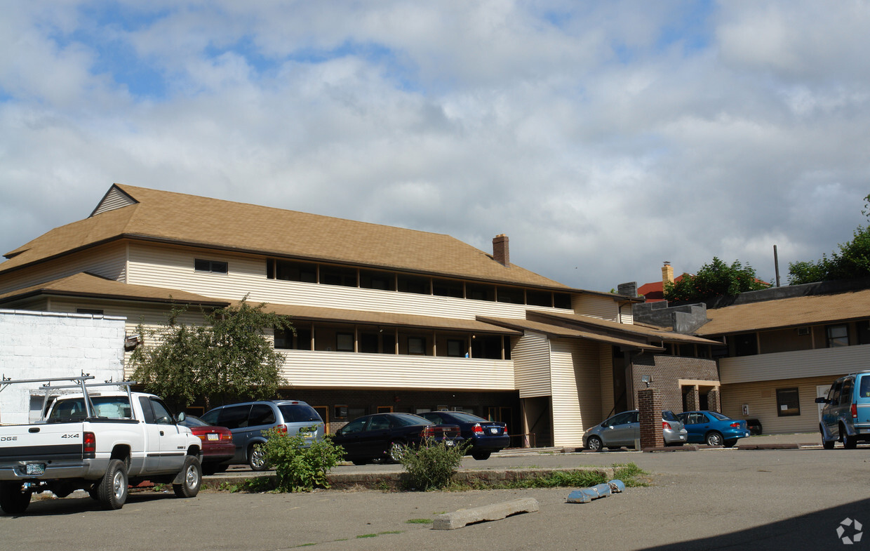 Primary Photo - Delaware Avenue Apartments