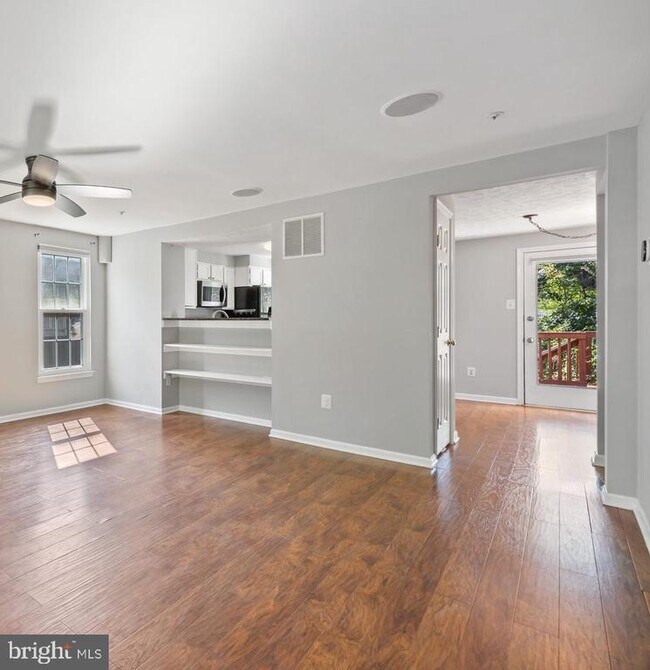 Building Photo - 806 Lilac Ct