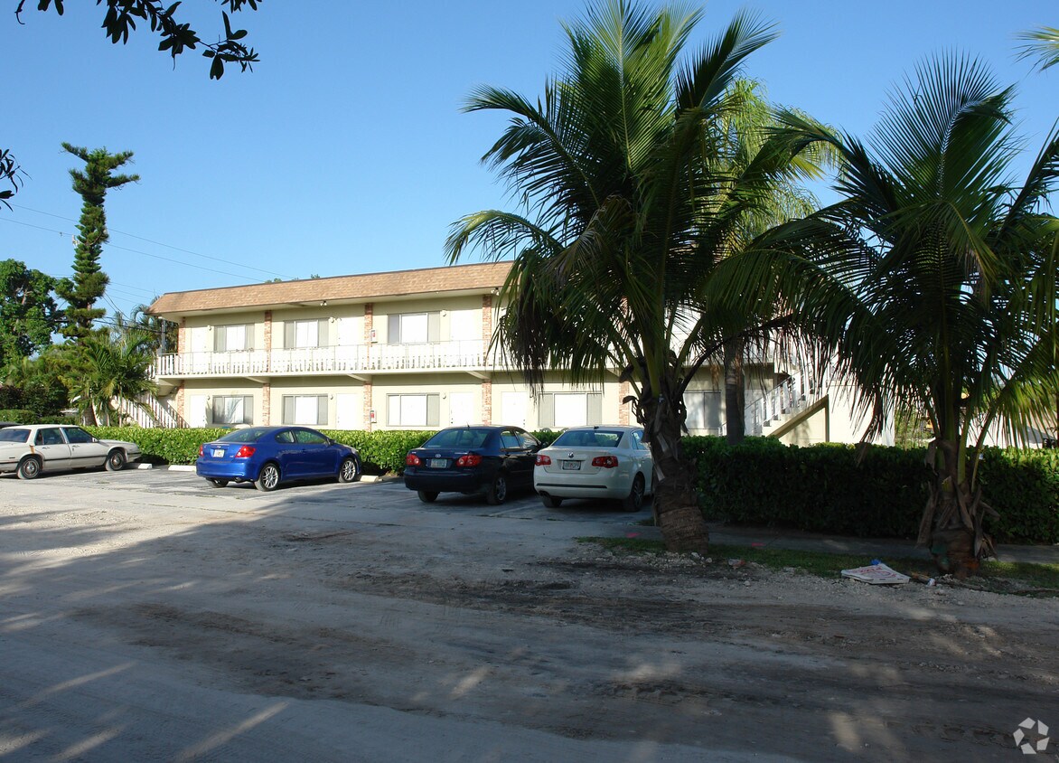 Building Photo - Croissant Apartments