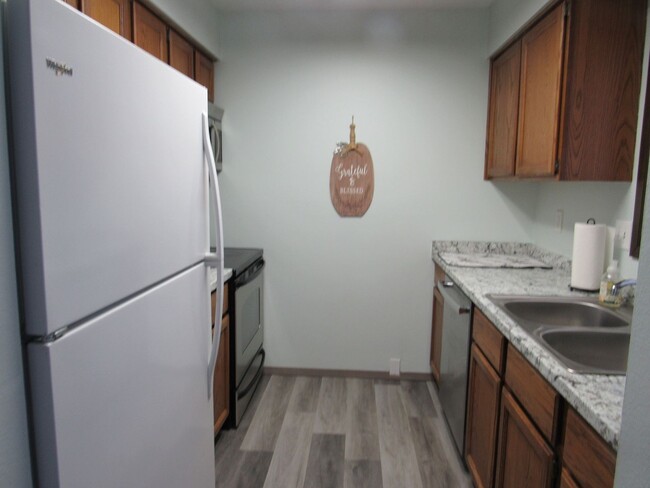 Foto del edificio - Light and bright! 2 Bedroom, Westside Condo.