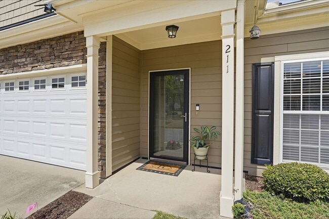 Building Photo - 211 Louisville Dr