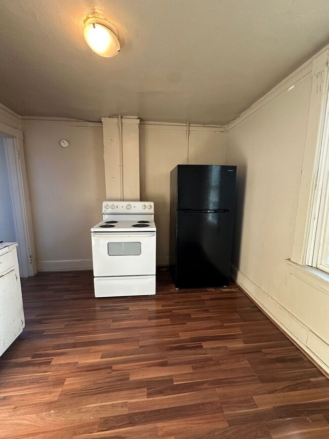 Building Photo - Two bedroom in Lynchburg! Located on the bus line!