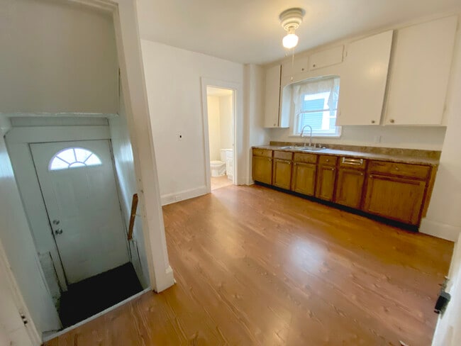 Foto del edificio - 529 Clarendon Ave NW