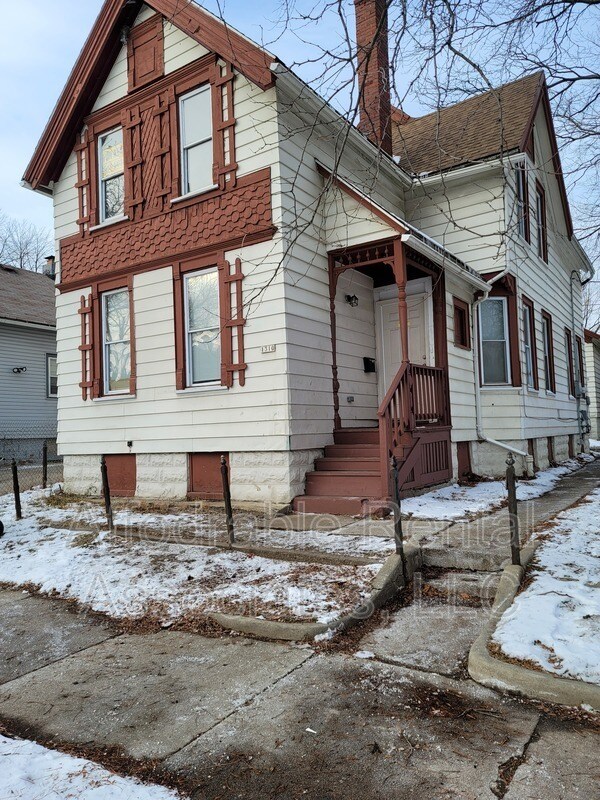 Primary Photo - 1310 W Scott St