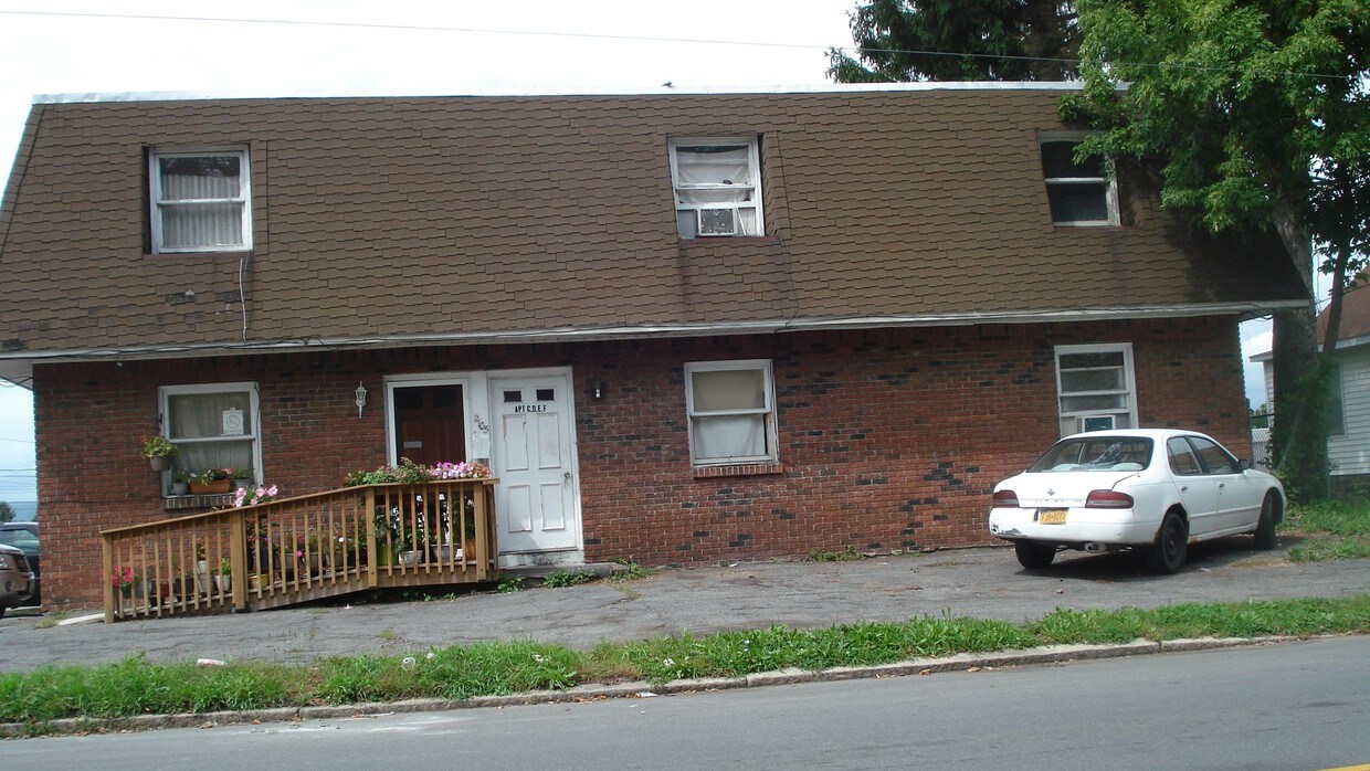 Primary Photo - 2101 Van Vranken Ave