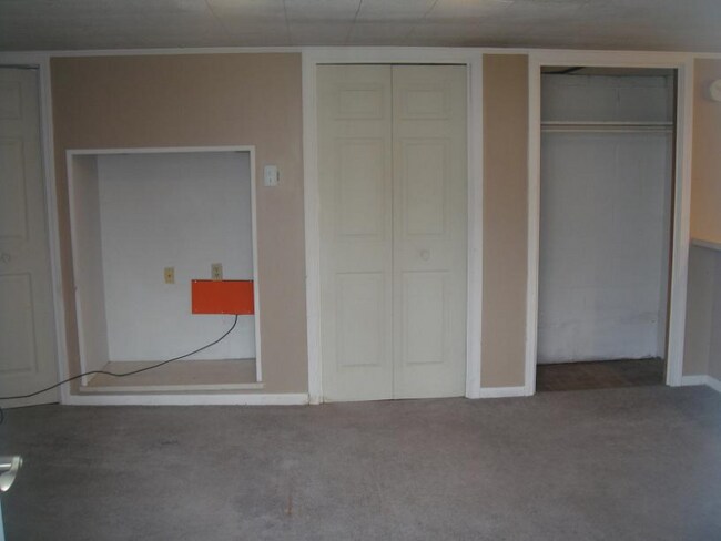 Building Photo - 2056 Hamilton Rd