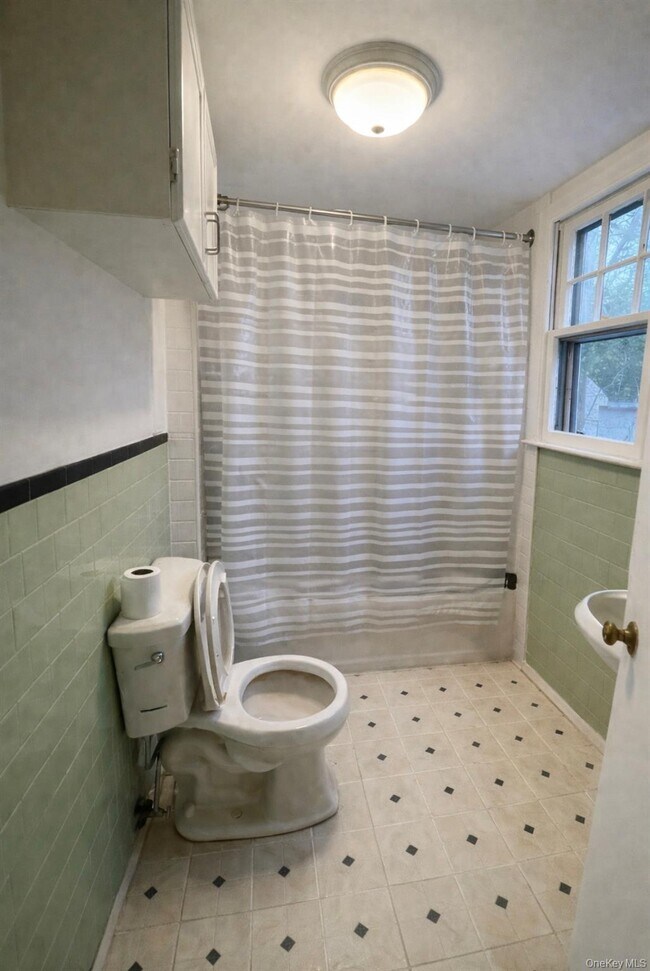 Foto del edificio - 27 Middle Line Ave