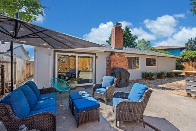 Foto del edificio - Larchmont Riviera Cottage 4/2