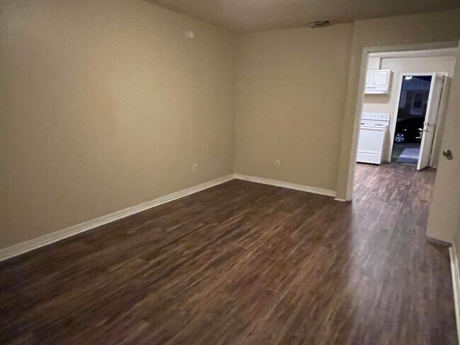 Foto del edificio - 3216 Jim Lee Rd