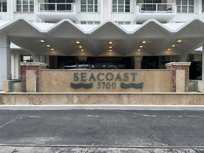 Foto del edificio - 5700 Collins Ave