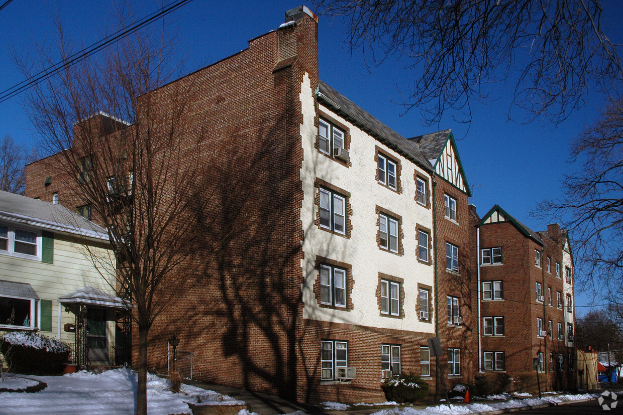 Foto principal - 17 W Englewood Ave
