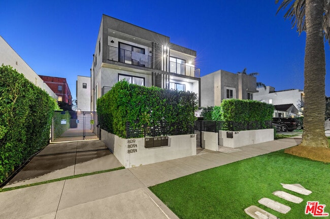 Building Photo - 807 N Cherokee Ave