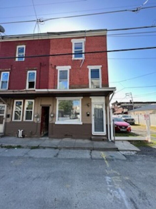 Primary Photo - Lebanon 4 bedroom home