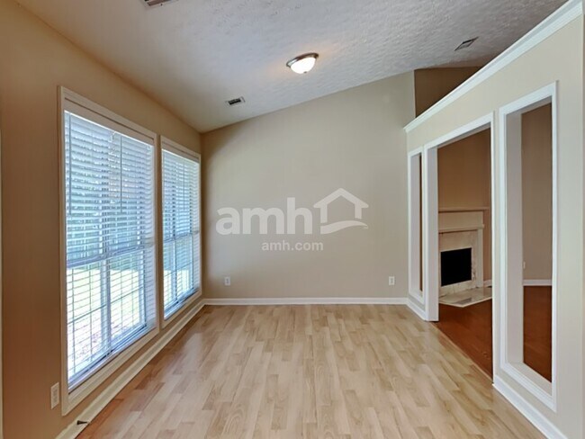 Foto del edificio - 4620 English Oaks Ln NW