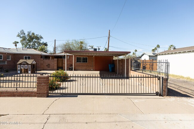 Foto del edificio - 1330 E Monte Vista Rd