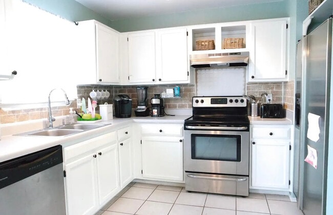 Building Photo - 5106 Acorn Creek Trail