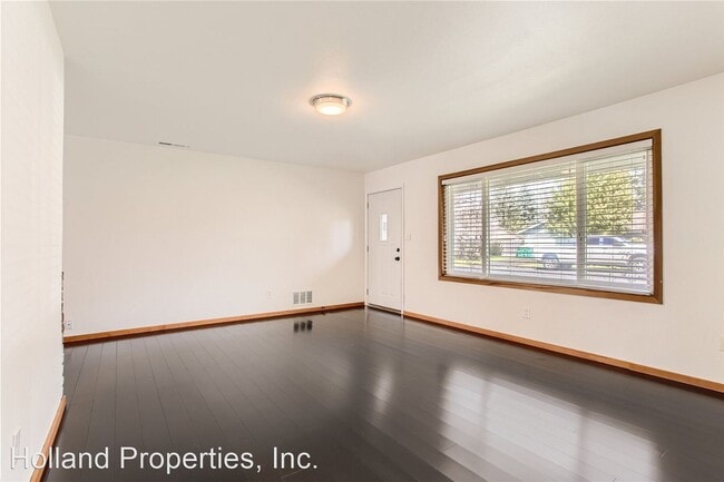 Building Photo - 3 br, 1 bath House - 14110 SW Linda Ln