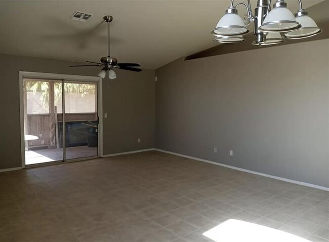 Building Photo - Nice home in nice community. House fully u...