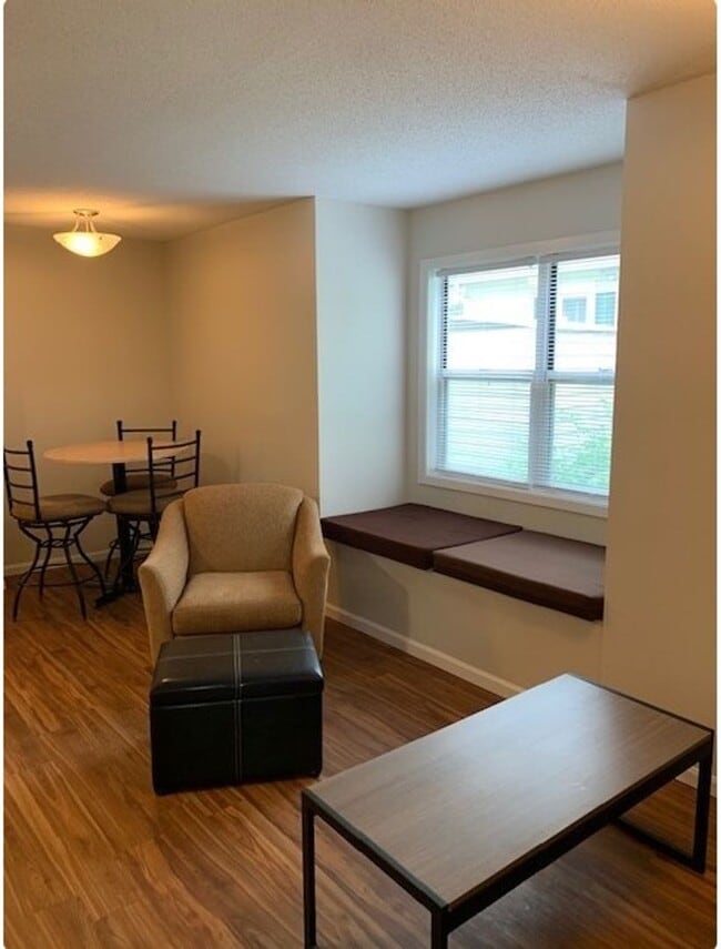 Interior Photo - 1003 W. Stoughton