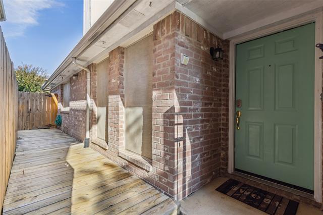 Building Photo - 465 El Rio Dr
