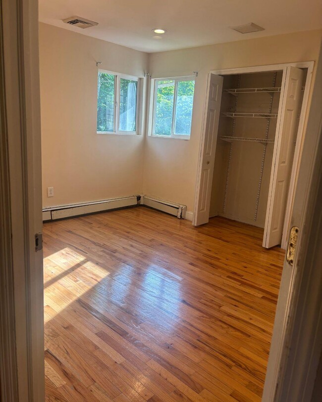Building Photo - 44 E Lake Terrace